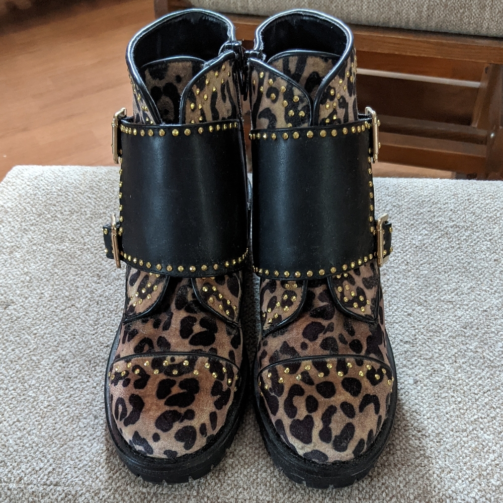 Design Lab Lord And Taylor DL Tesie Leo Velvet Leopard Ankle Boot